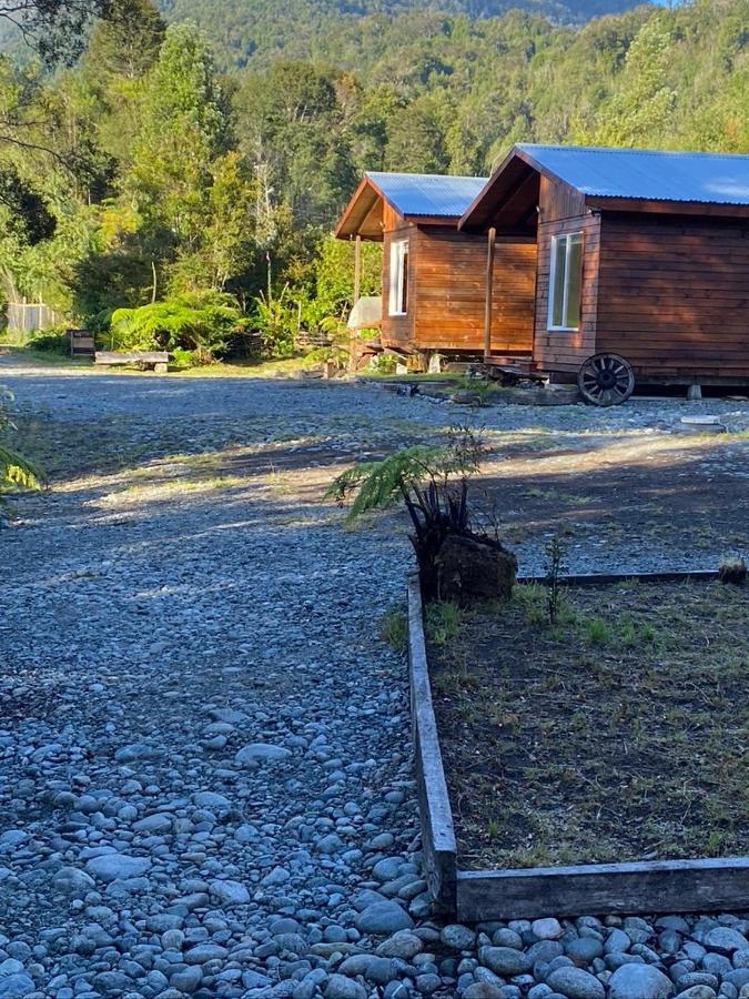Cabanas & Tinajas Entre Volcanes Hornopiren Buitenkant foto