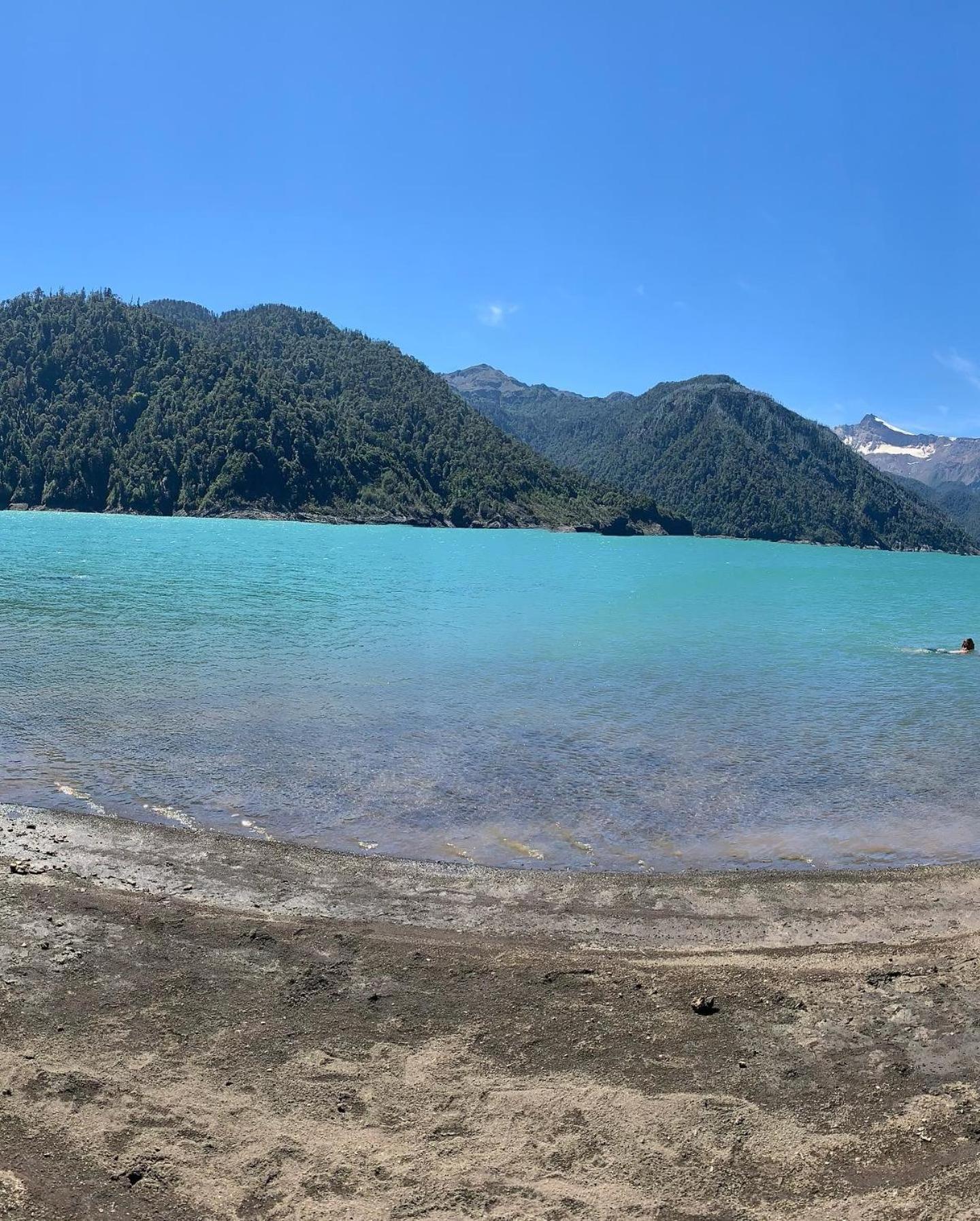 Cabanas & Tinajas Entre Volcanes Hornopiren Buitenkant foto